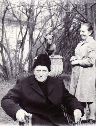 Kacsó Júlia SSS az idős Márton Áron püspökkel