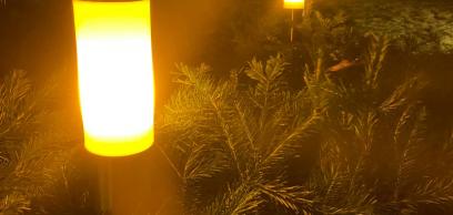 A fost aprinsă a doua lumânare pe coroana de advent 