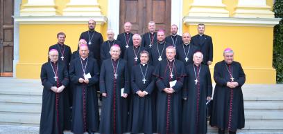 Episcopii catolici îngrijorați pentru soarta Liceului Teologic Romano-Catolic din Târgu Mureș