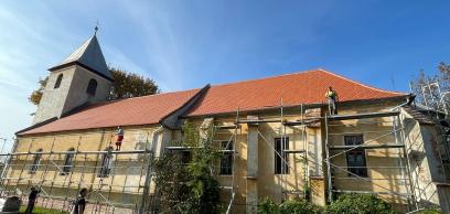 S-au finalizat parțial lucrările de restaurare  la reabilitarea învelitorii și consolidarea șarpantei la ansamblul bisericii și mănăstirii romano-catolice din Vințu de Jos