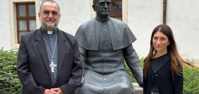 Erdélyi körúton Márton Áron püspök szentté avatási ügyének posztulátora
