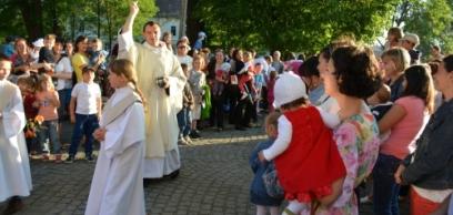 Megáldották a gyermekeket Csíksomlyón 