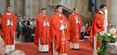 Istenre támaszkodva – Papszentelés 2014