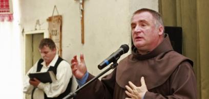 Csaba testvér: minden generáció tudjon egymás mellé ülni! 